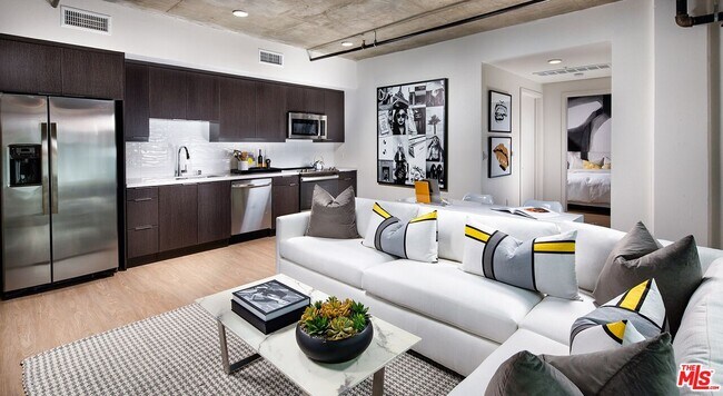 Photo - 1101 N Main St Unit 125