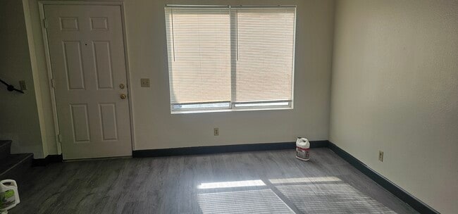 Photo - 204 Grayson Way