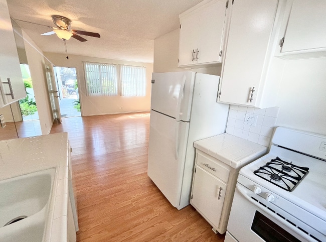 Building Photo - 1830 N La Brea Ave Unit 3 Rental