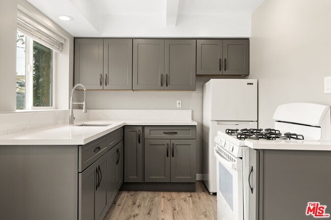 Photo - 6768 Lexington Ave Unit 10