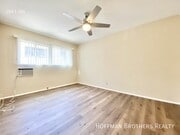 Photo - 1220 N Harper Ave Unit 4