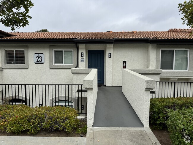 Building Photo - 30902 Club House Dr Unit 23G