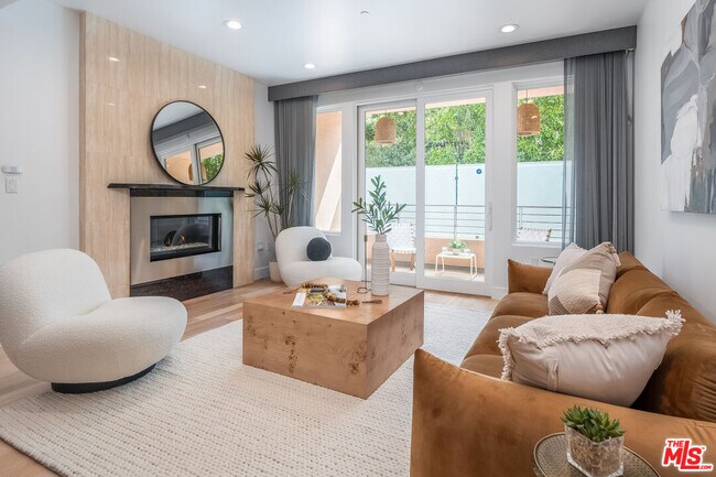 Photo - 1318 S Roxbury Dr Unit 118