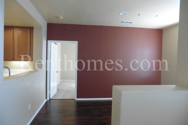 Photo - Torrey Highlands, 7750 Via Belfiore #4, AC, Fireplace, Garage, Community Pool and Spa!