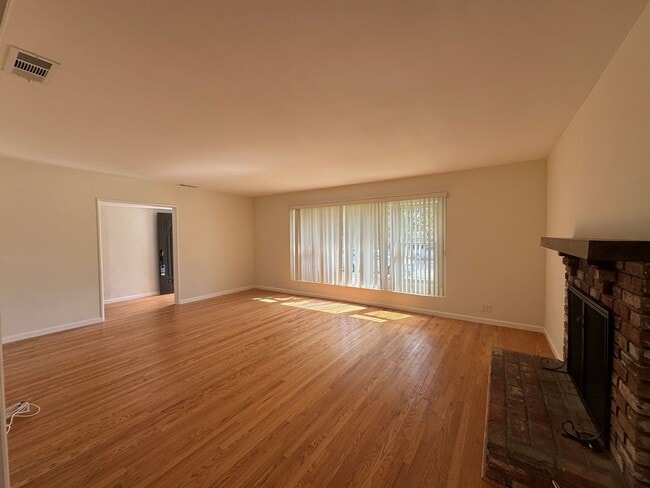 Photo - Adorable Open Plan  3BD 2BA Home in West Torrance With A/C