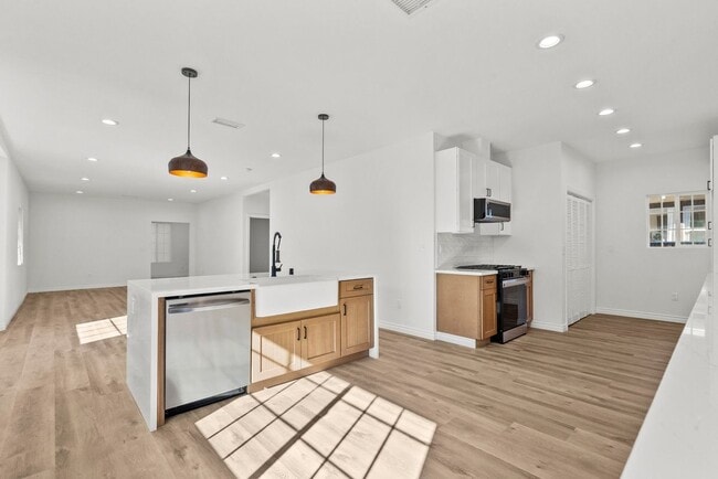 Building Photo - 3666 2nd Ave