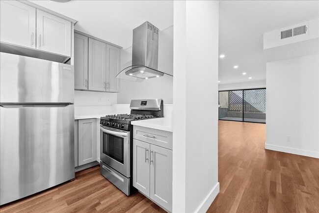 Photo - 448 W Windsor Rd Unit 04