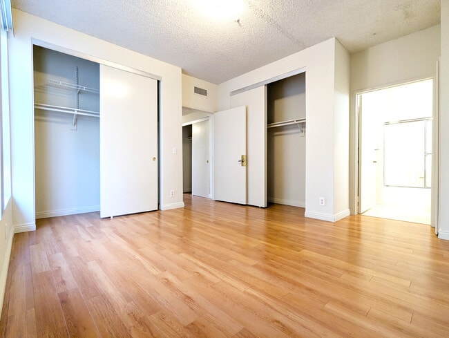 Photo - 553 S St Andrews Pl