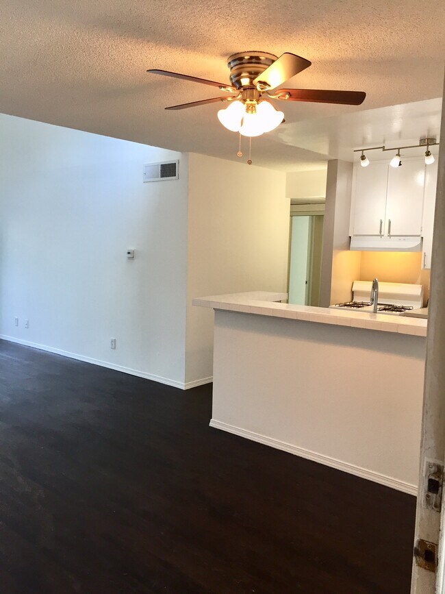 Photo - 18645 Hatteras St Unit 404