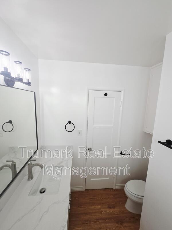 Photo - 649 W Glenoaks Blvd