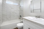 1BR, 1BA - 788SF - Bathroom - Los Arcos Apartments