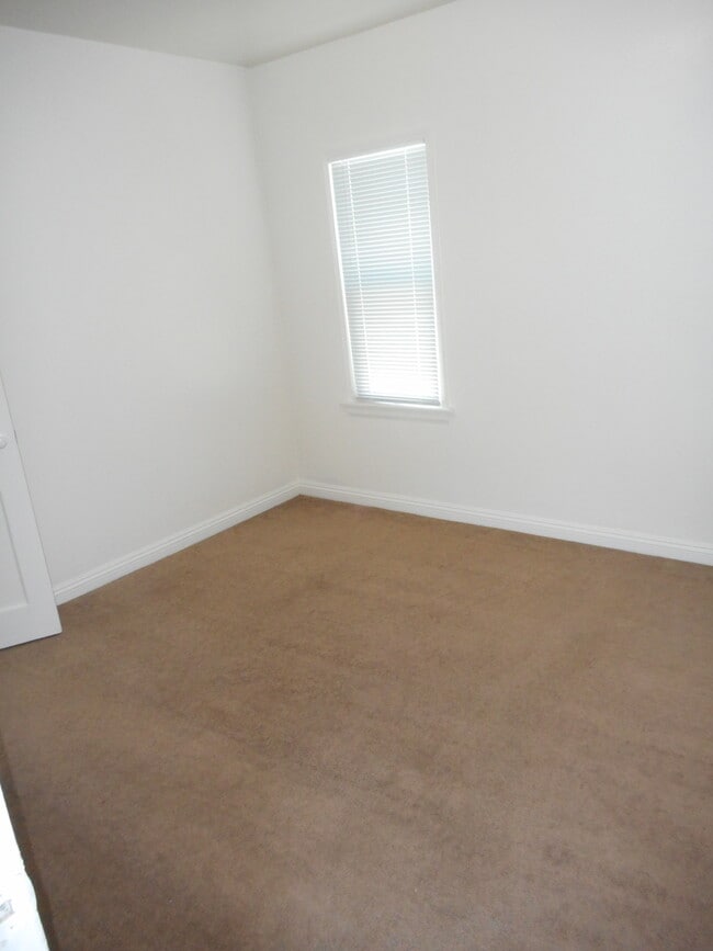 large bedroom - 7336 Comstock Ave Unit B