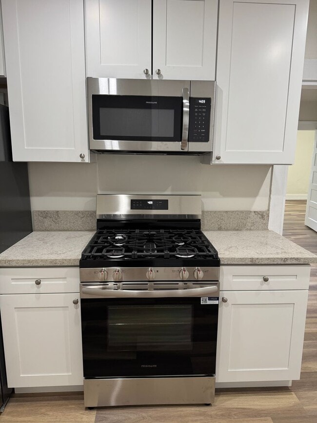Building Photo - 301-5 3rd Ave Unit 303 B 3rd Rental