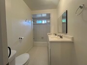 Photo - 214 E Stocker St