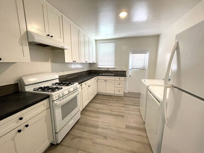 Photo - 208-208 W Mariposa Ave Unit 204