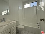 Photo - 613 W Queen St Unit 4