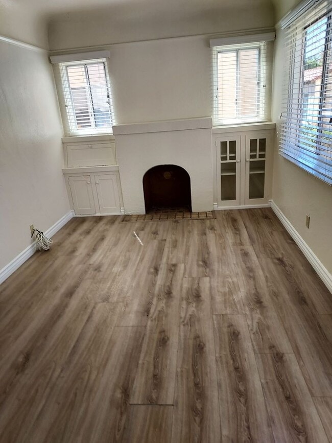 Photo - 2562 E. BROADWAY-