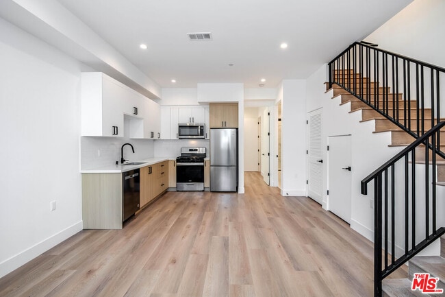 Photo - 11241 Morrison St Condo Unit 2