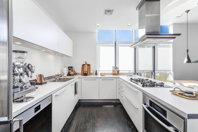 Photo - 825 Kings Rd