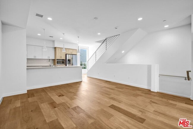 Photo - 1240 Gordon St