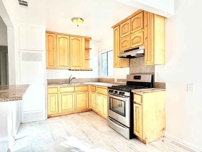 Photo - Charming front house 2b/d 2 b/a