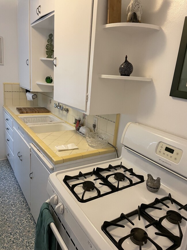 charming kitchen with gas stove - 1443 10th St Unit B