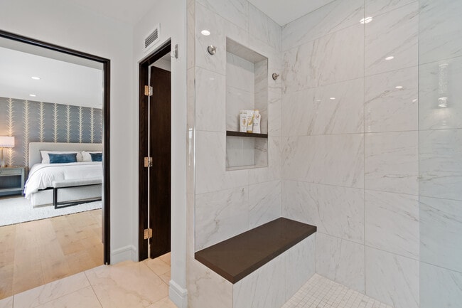 Photo - 802 Bard St