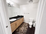 Photo - 931 E Walnut St Unit 213