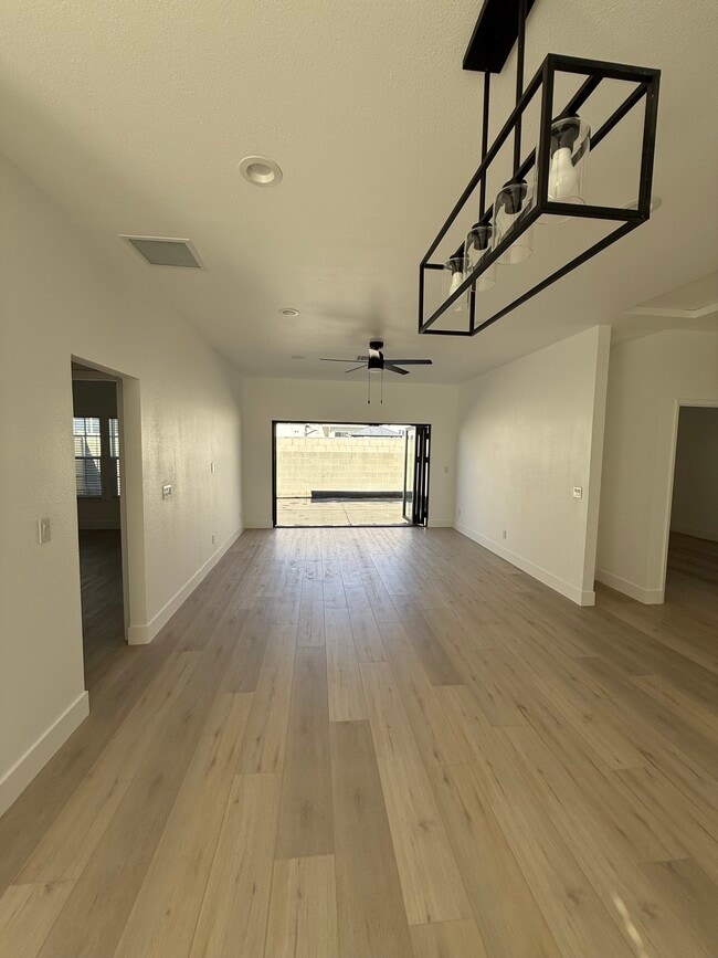 Photo - 11483 Delano St