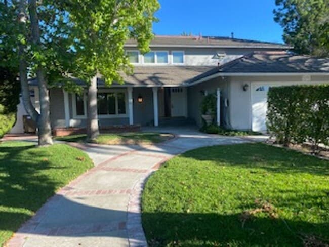Elegant 4 bedroom, 3 bath large home locat... - Elegant 4 bedroom, 3 bath large home locat...