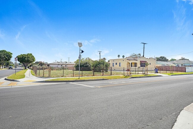 Building Photo - Beautiful SFR 3 BD| 2 Bath