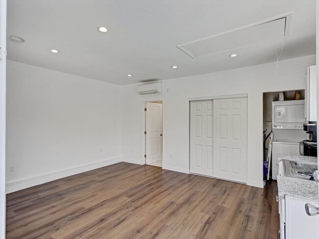 Building Photo - 8956 Kramerwood Pl Unit Studio