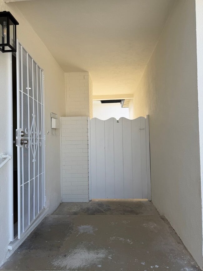 Building Photo - Garden Grove Home