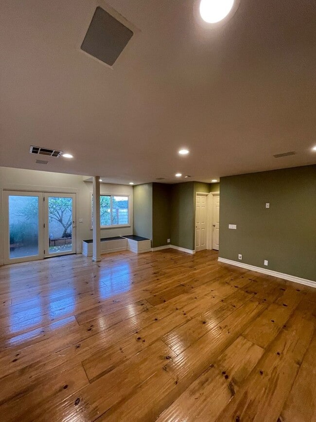 Photo - 3 Bedroom Irvine Home - Large Master Suite...