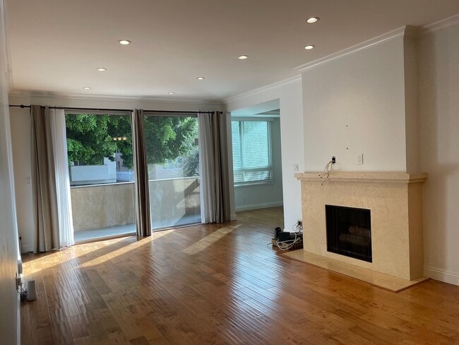 Building Photo - 1509 Greenfield Ave Unit 108