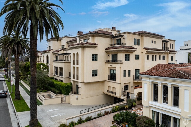 Building Exterior - Villa Hamilton Park Apartments