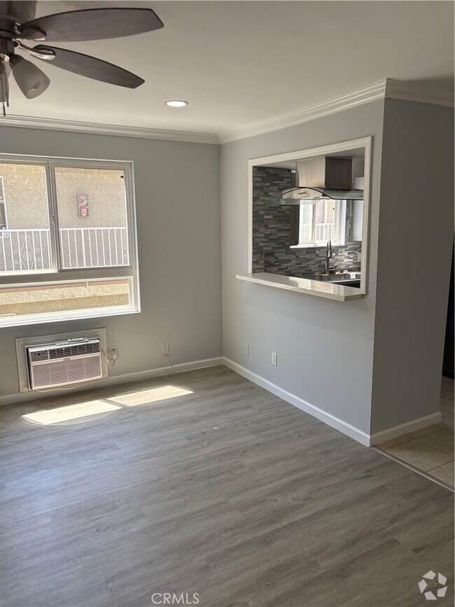 Building Photo - 10900 Blix St Unit 10-10 Rental