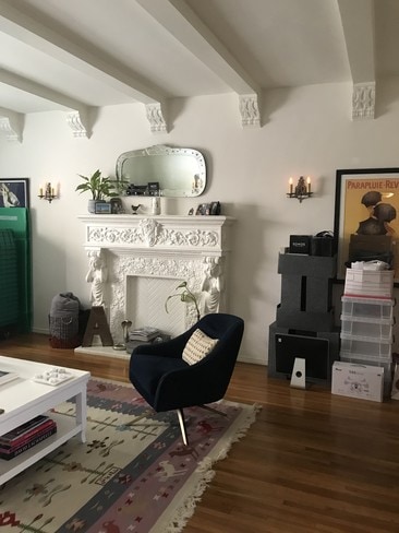 Living room - 611 S Burnside Ave Unit Available
