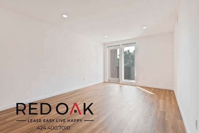 Photo - 1860 N Western Ave Condo Unit 318
