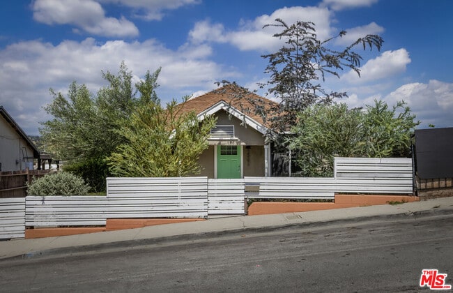 Building Photo - 1562 Attridge Ave