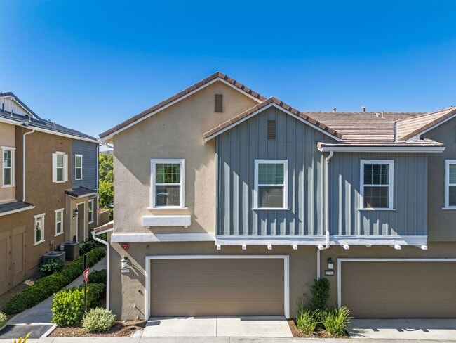 Photo - 3 bedroom / 2.5 bathroom/ TOWNHOME in Santa Clarita