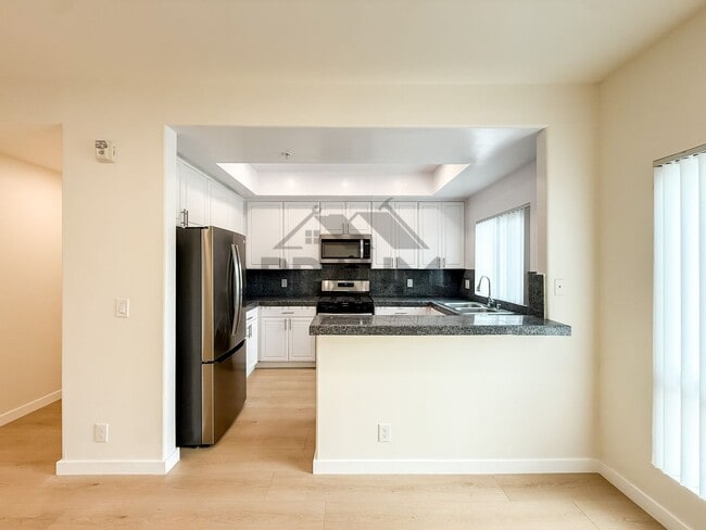 Photo - 11035 Moorpark St Unit 202