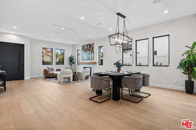 Photo - 4475 Mammoth Ave