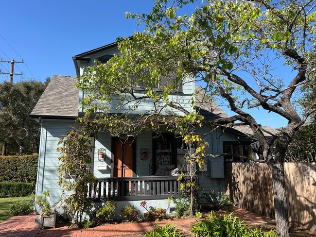 Building Photo - Downtown Santa Barbara 3 Bedroom