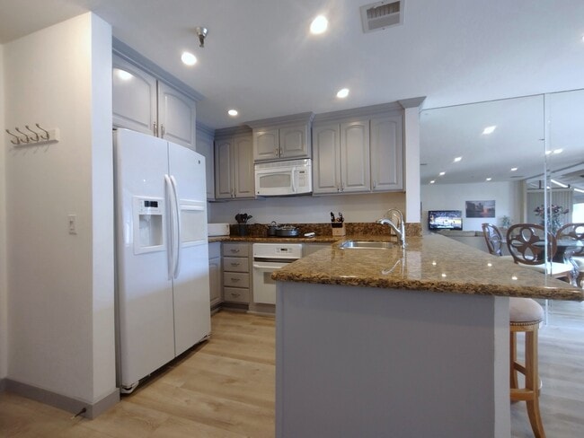 Kitchen/Indirect lighting throughout - 121 S Hope St Unit 406