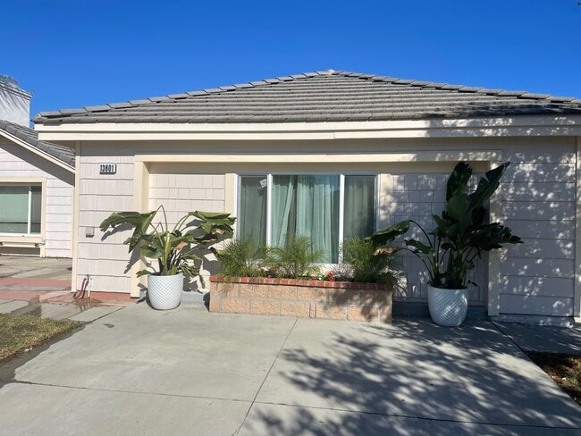 ADU-MINI HOUSE - 13601 Oxford Ct Unit MINI HOUSE