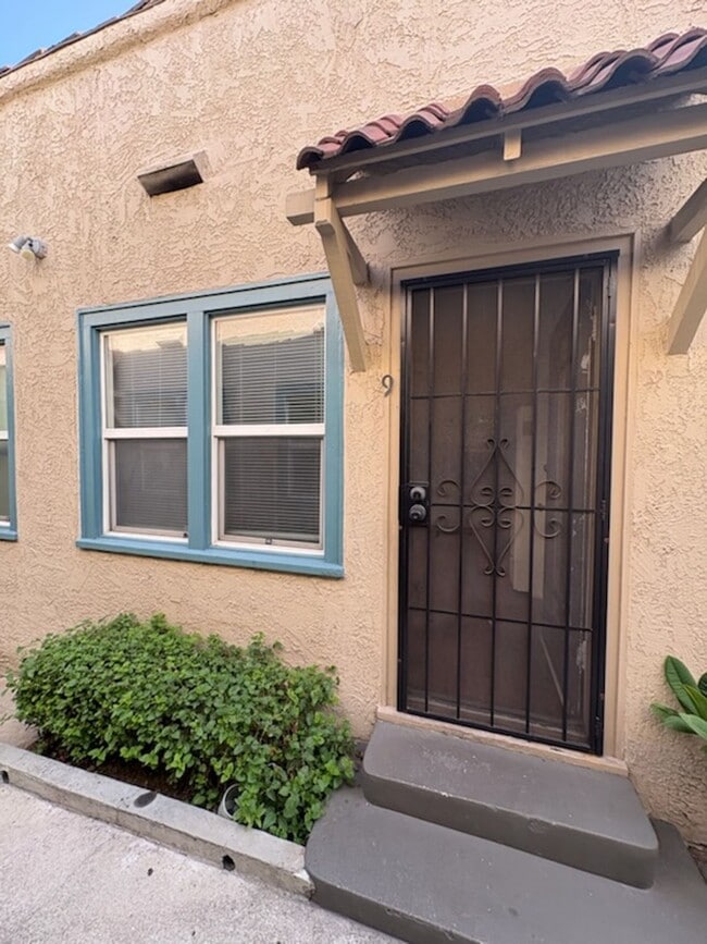 Building Photo - 1730 E 7th St Unit 1730-9