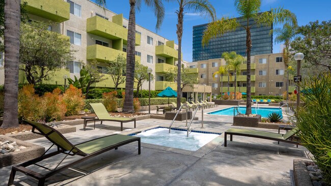 Swimming Pool - Hampshire Place