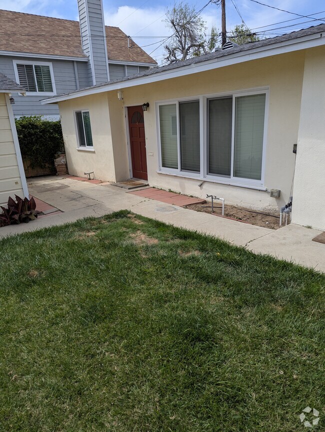 Building Photo - 2417 Gates Ave Unit A Rental