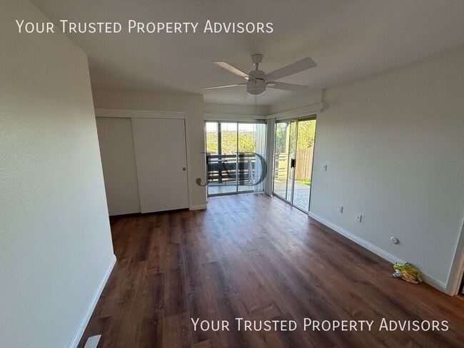 Building Photo - 526 S Tulip St Unit 2